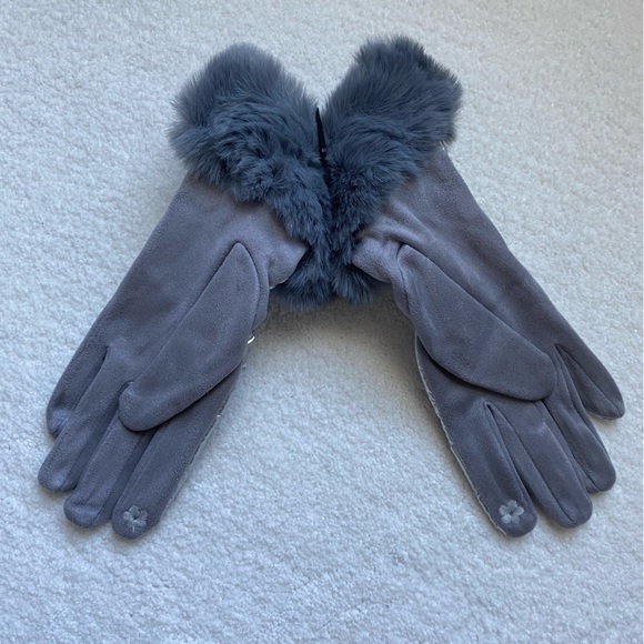 UGG Grey Metallic Faux Fur Tech Gloves - Picture 3 of 4